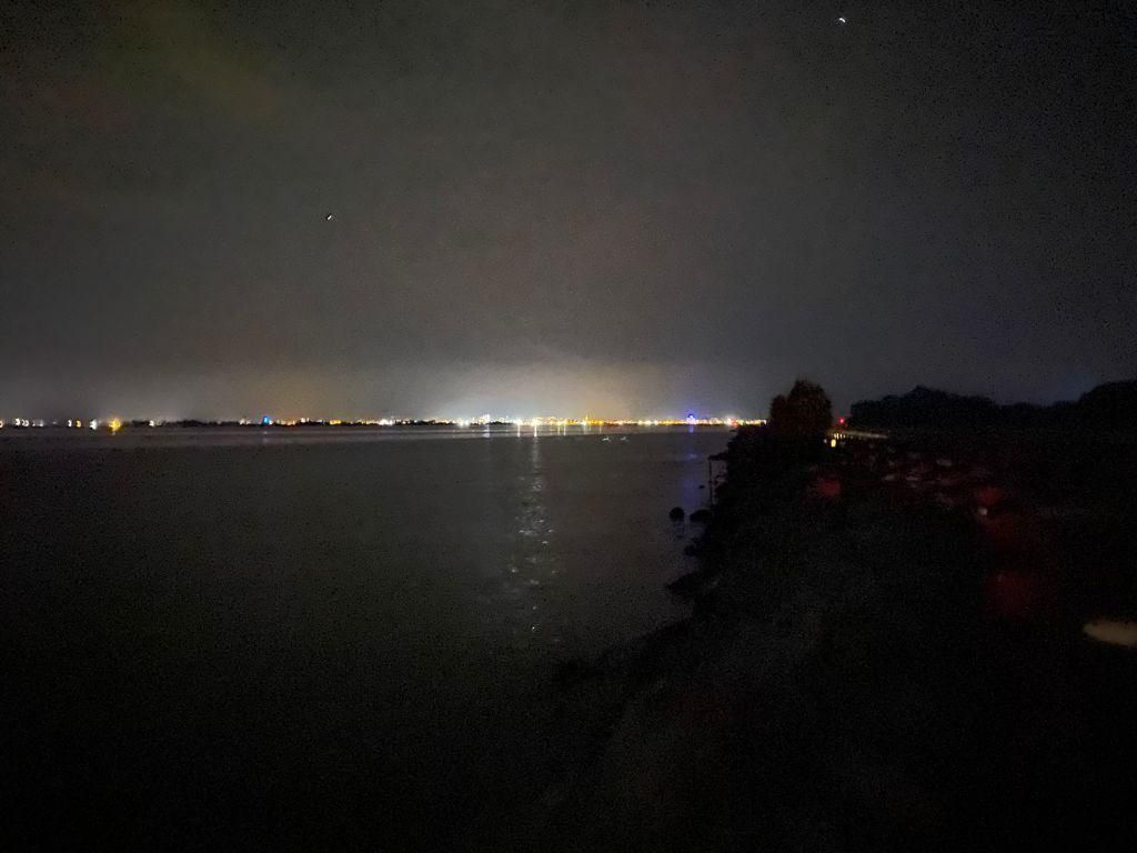 Immagine per Barca fatiscente nella notte in laguna a Grado, scatta l'allarme